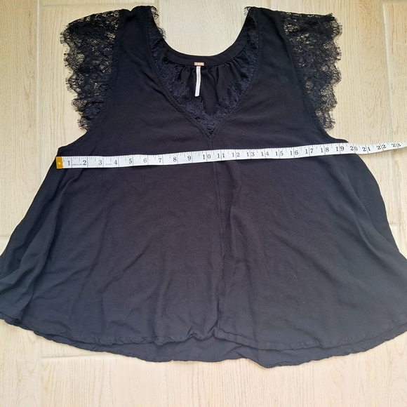 Free People Womens Black V-Neck Lace Trim Top Flowy Style Cap Sleeves - Large - Picture 7 of 11